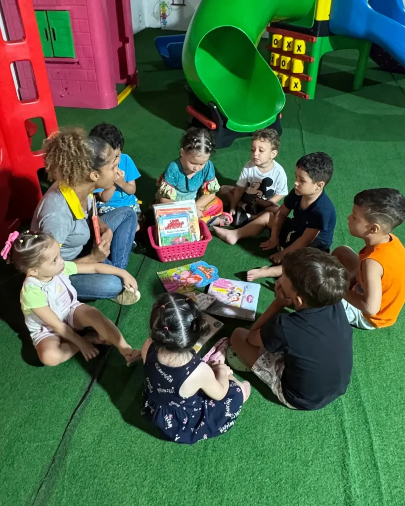 Crianças brincando na Educação Infantil do Soares Herdy